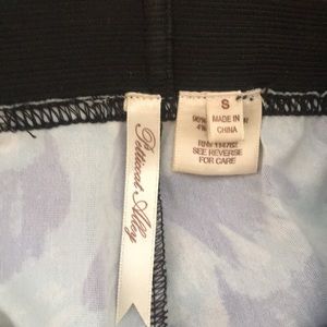 Petticoat Alley Pants - Petticoat Alley (Macy’s) printed stretch legging Petticoat Alley Pants - Petticoat Alley (Macy’s) printed stretch legging